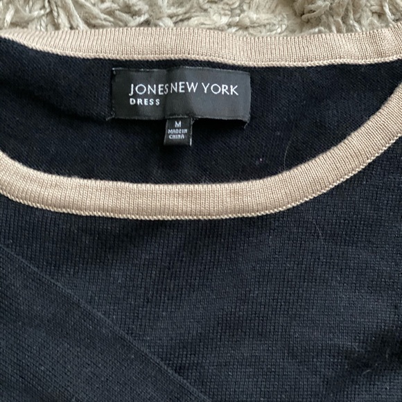 Women’s dress - Picture 2 of 4